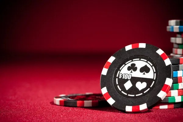 Player decision interface showing hit/stand/double-down buttons and live hand total